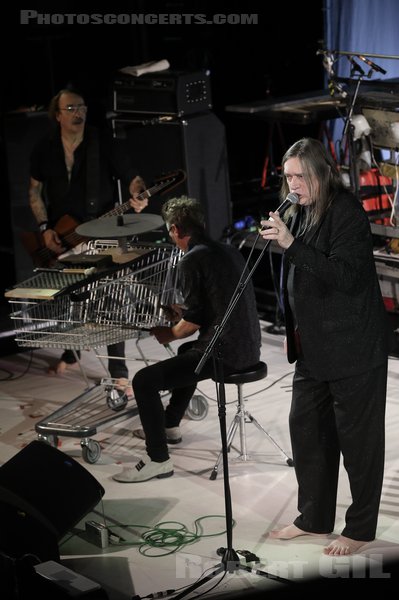EINSTURZENDE NEUBAUTEN - 2022-10-08 - PARIS - Le Trianon - Christian Emmerich [Blixa Bargeld] - Alexander von Borsig [Alexander Hacke] - Rudolph Moser